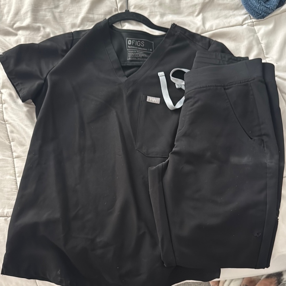 Figs Charcoal Scrub Ensemble